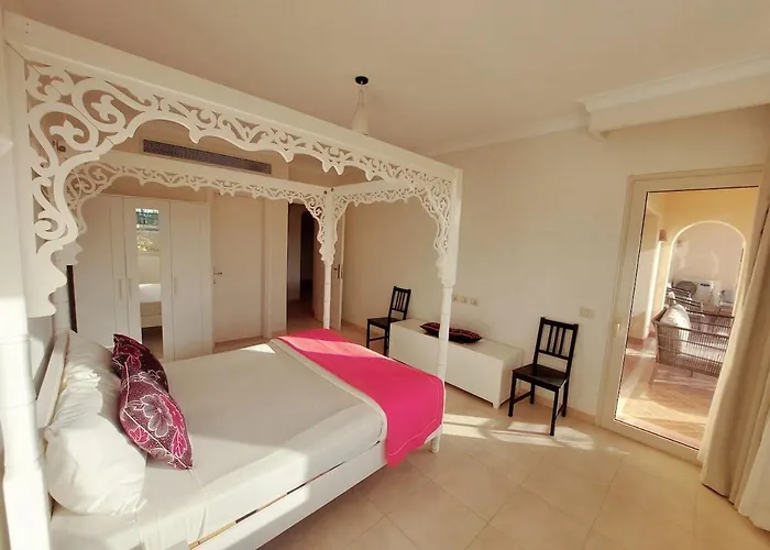 Golf, & Sea - Serene Garden Patio Getaway Apartment Hurghada