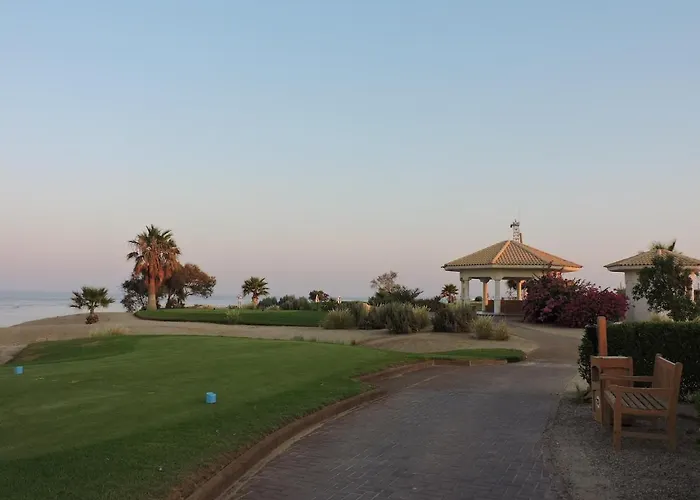 Golf, & Sea - Serene Garden Patio Getaway *