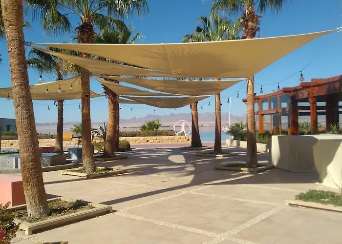 Golf, & Sea - Serene Garden Patio Getaway Apartment *