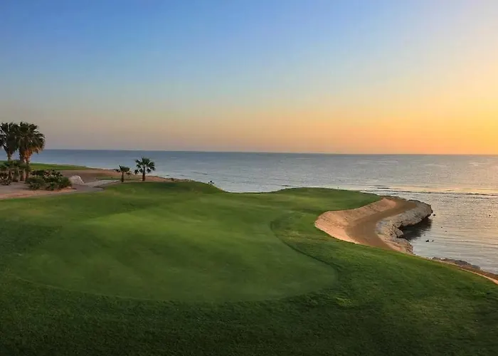 Golf, & Sea - Serene Garden Patio Getaway Apartment