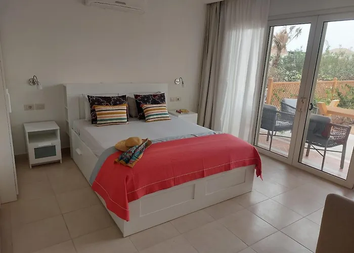 Golf, & Sea - Serene Garden Patio Getaway Apartment